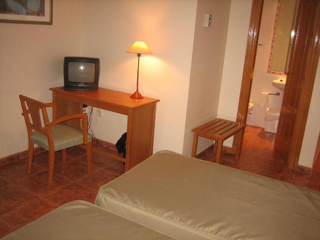 Hotel Chané La Puebla De Alfinden Habitación foto